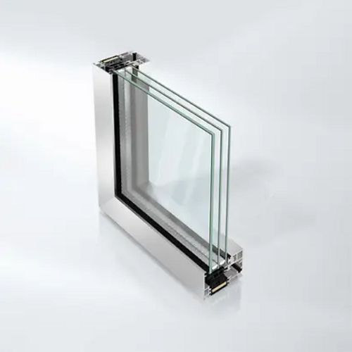 Profil eines Aluminuumfensters mit dreifacher Verglasung. Klicken um zu den Aluminiumfenstern zu gelangen.